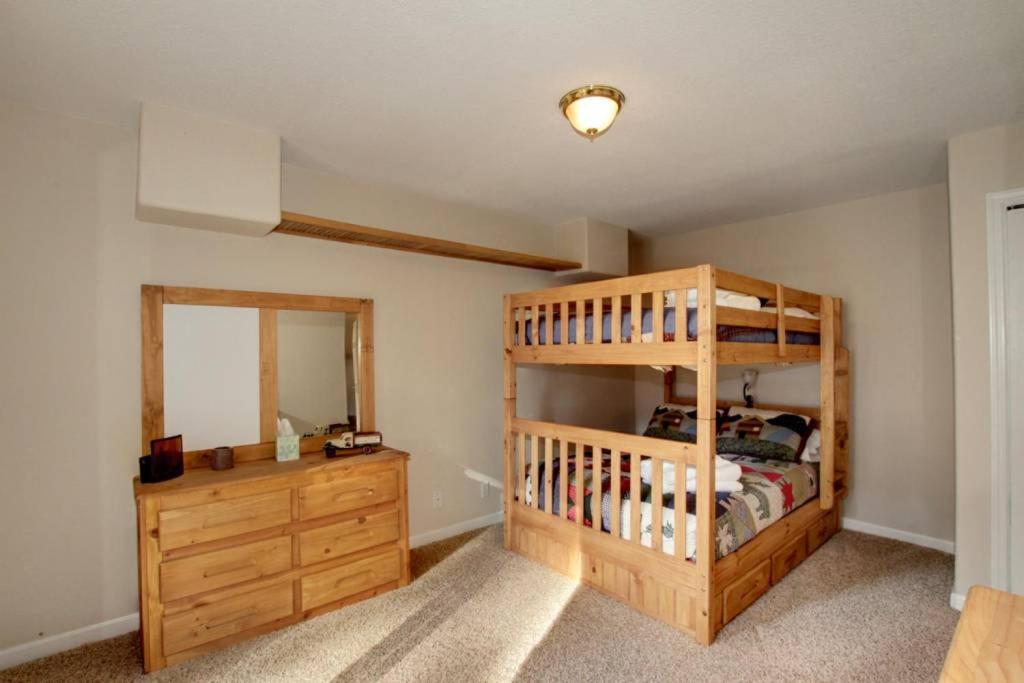 Popular attractions Area Nearby Property